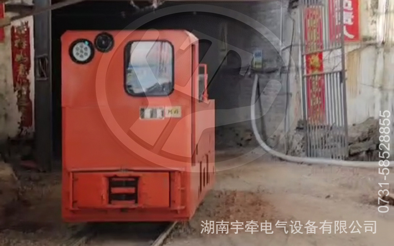 10噸架線式電機(jī)車礦山運行視頻.jpg